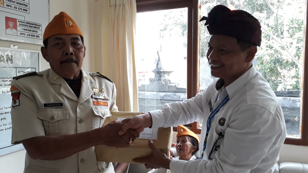 BNNK Karangasem Berbagi Bingkisan ke Veteran Pejuang BNNK Karangasem Berbagi Bingkisan ke Veteran Pejuang