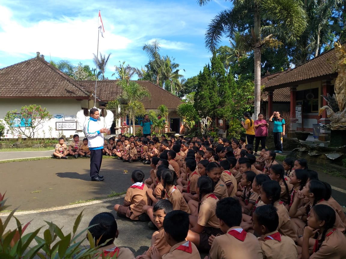 SOSIALISASI BAHAYA NARKOBA PADA USIA DINI di SD N 1 DUDA TIMUR SOSIALISASI BAHAYA NARKOBA PADA USIA DINI di SD N 1 DUDA TIMUR