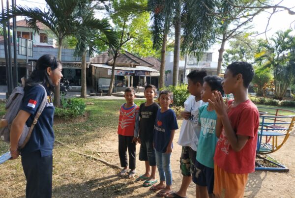 Sosialisasi Informasi P4GN terhadap anak-anak muda yang sedang menikmati permainan agar bebas dari Peredaran Gelap Narkoba