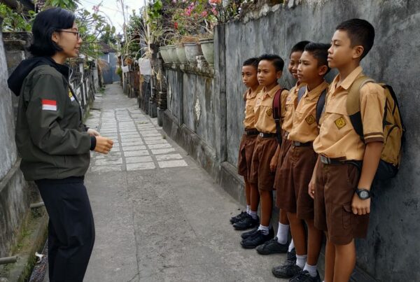 Staf P2M BNNK Karangasem memberikan sosialisasi penguatan P4GN Beberapa Siswa SMP N 2 Amlapura
