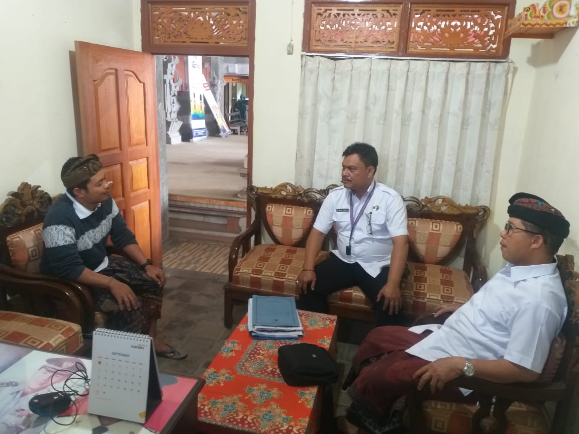 Sosialisasi bahaya narkoba melalui pemasangan spanduk di Kantor Perbekel Desa Besakih Sosialisasi bahaya narkoba melalui pemasangan spanduk di Kantor Perbekel Desa Besakih