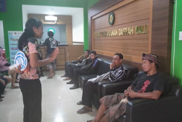 Diseminasi Informasi P4GN melalui media konvensional tatap muka langsung dan Pembagian Brosur kepada masyarakat umum untuk mewujudkan bebas dari peredaran Narkoba