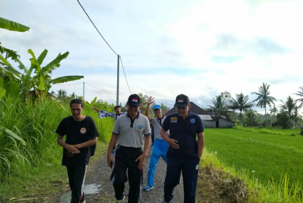BNN Kabupaten Karangasem melaksanakan olahraga berupa Tracking