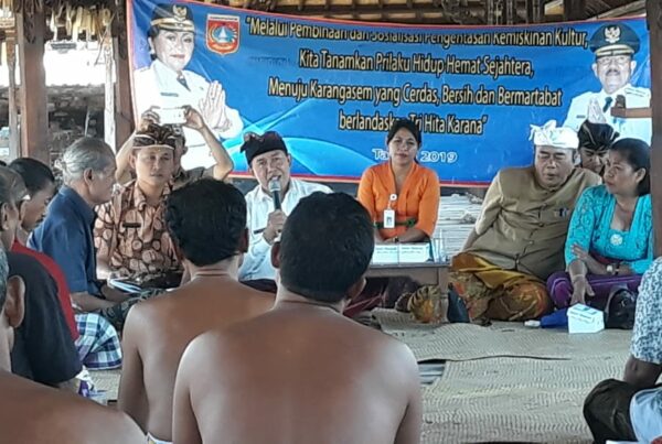 Sinergitas PEMDA Bagian Kesra dengan BNNK Karangasem melaksanakan Giat Sosialisasi Pembinaan Kemiskinan Kultur di Kecamatan Karangasem Kab.Karangasem