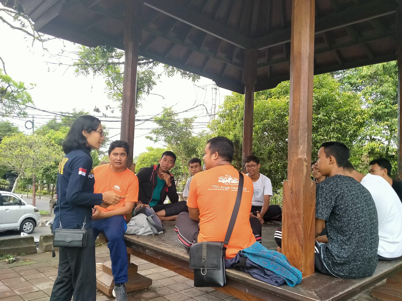 Desiminasi Informasi Penguatan P4GN Melalui Pembagian Brosur Desiminasi Informasi Penguatan P4GN Melalui Pembagian Brosur