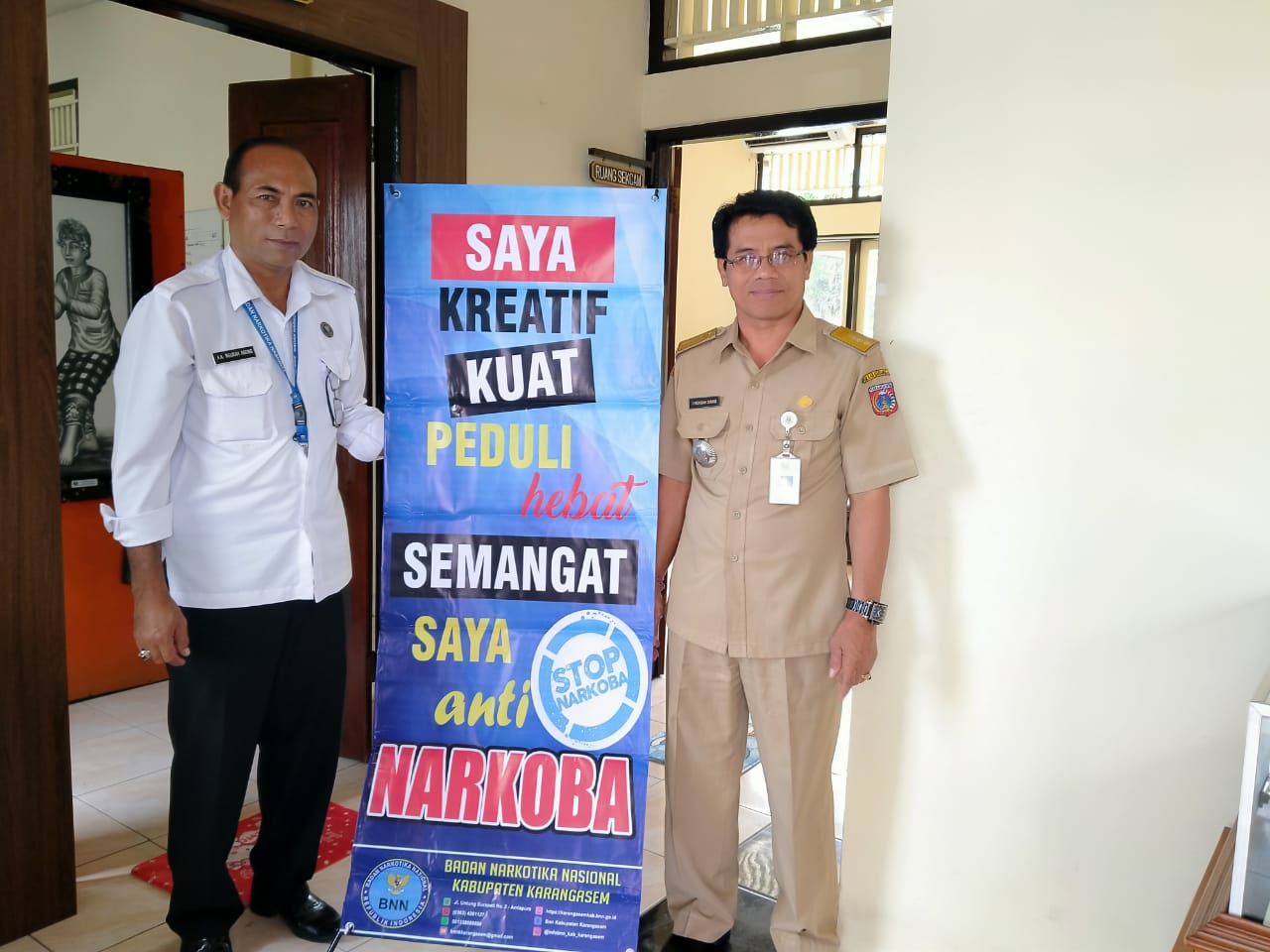 Sosialisasi bahaya narkoba melalui Penyerahan X-Banner Sosialisasi bahaya narkoba melalui Penyerahan X-Banner