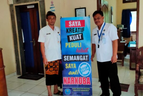 Sosialisasi bahaya narkoba melalui Penyerahan X-Banner