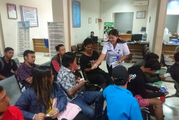 Diseminasi Informasi P4GN melalui Penyebaran Brosur kepada masyarakat umum guna untuk mewujudkan bebas dari peredaran Narkoba