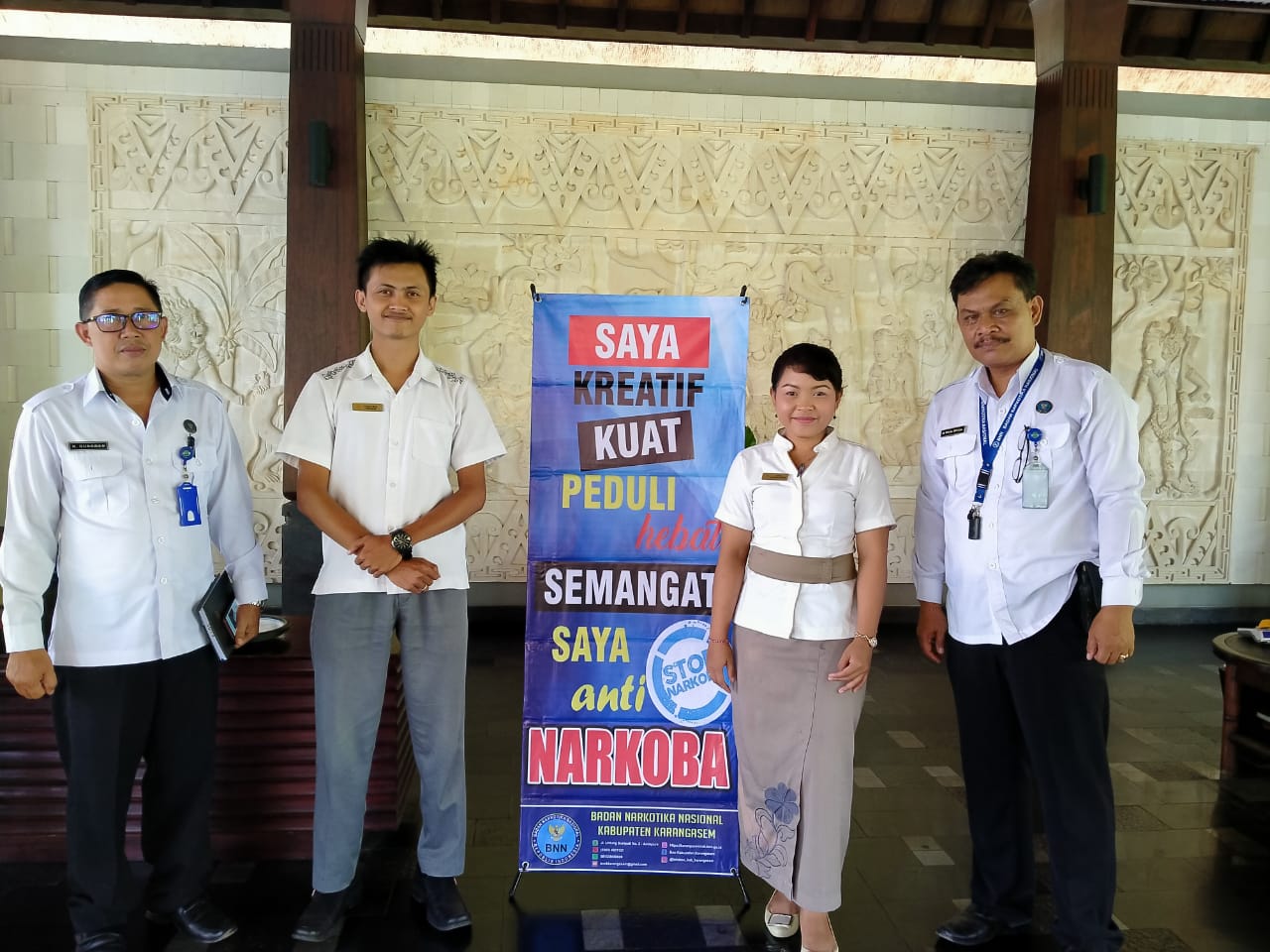 Sosialisasi bahaya narkoba melalui Penyerahan X-Banner di Ramayana Resort and Spa Sosialisasi bahaya narkoba melalui Penyerahan X-Banner di Ramayana Resort and Spa
