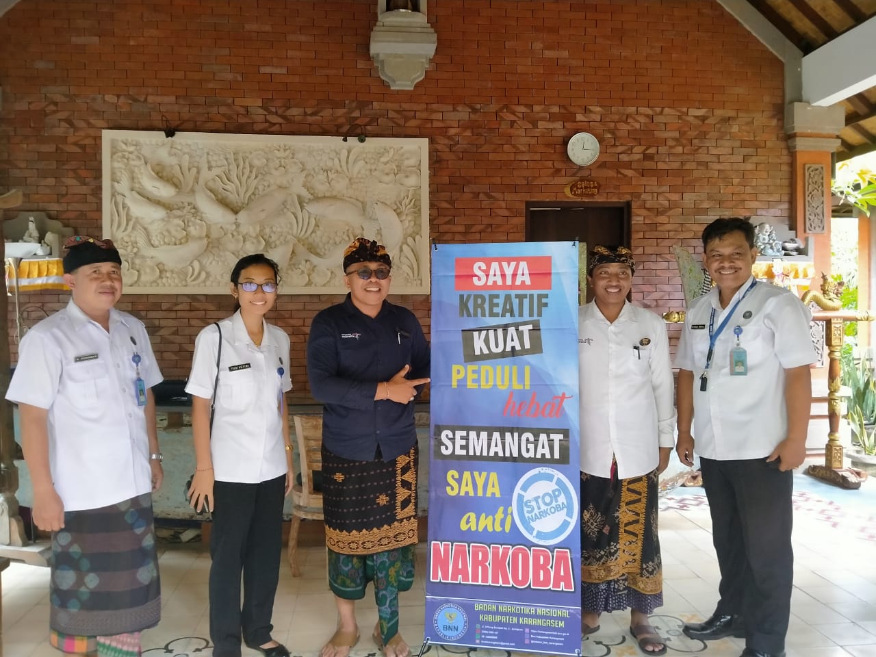 Sosialisasi bahaya narkoba melalui Penyerahan X-Banner di Ashyana Beach Resort and Spa