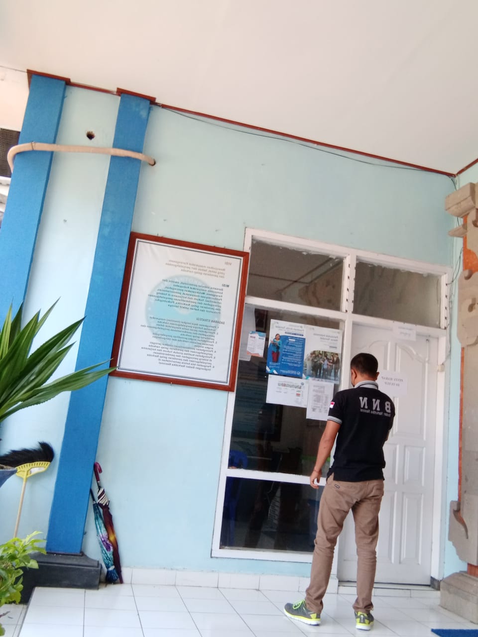 Langkah Pencegahan Penyebaran Virus Covid-19 melalui Penyemprotan Desinfektan di Lingkungan BNNK Karangasem. Langkah Pencegahan Penyebaran Virus Covid-19 melalui Penyemprotan Desinfektan di Lingkungan BNNK Karangasem.