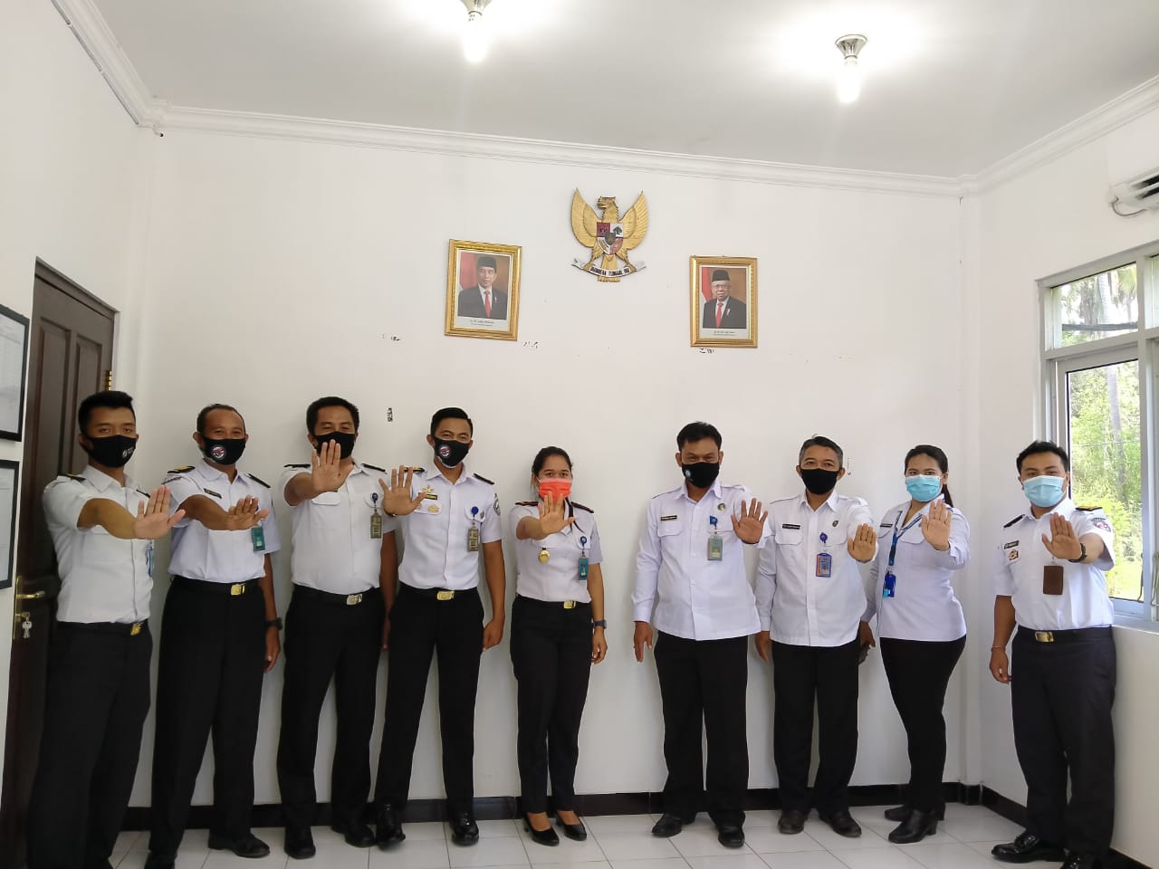 Pemberdayaan Masyarakat Anti Narkoba melalui Tes Urine di Kantor Stasiun Pemantauan Keamanan dan Keselamatan Laut (SPKKL) Bali di Karangasem Pemberdayaan Masyarakat Anti Narkoba melalui Tes Urine di Kantor Stasiun Pemantauan Keamanan dan Keselamatan Laut (SPKKL) Bali di Karangasem