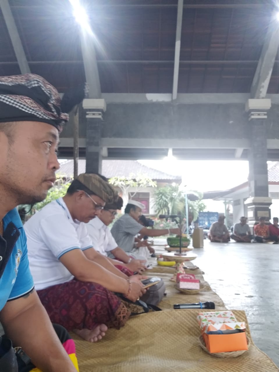 Deseminasi Informasi P4GN melalui peran serta Masyarakat dengan bentuk wujud Pararem untuk mewujudkan karangasem bebas dari peredaran Narkoba di Wantilan Desa Adat BugBug Deseminasi Informasi P4GN melalui peran serta Masyarakat dengan bentuk wujud Pararem untuk mewujudkan karangasem bebas dari peredaran Narkoba di Wantilan Desa Adat BugBug