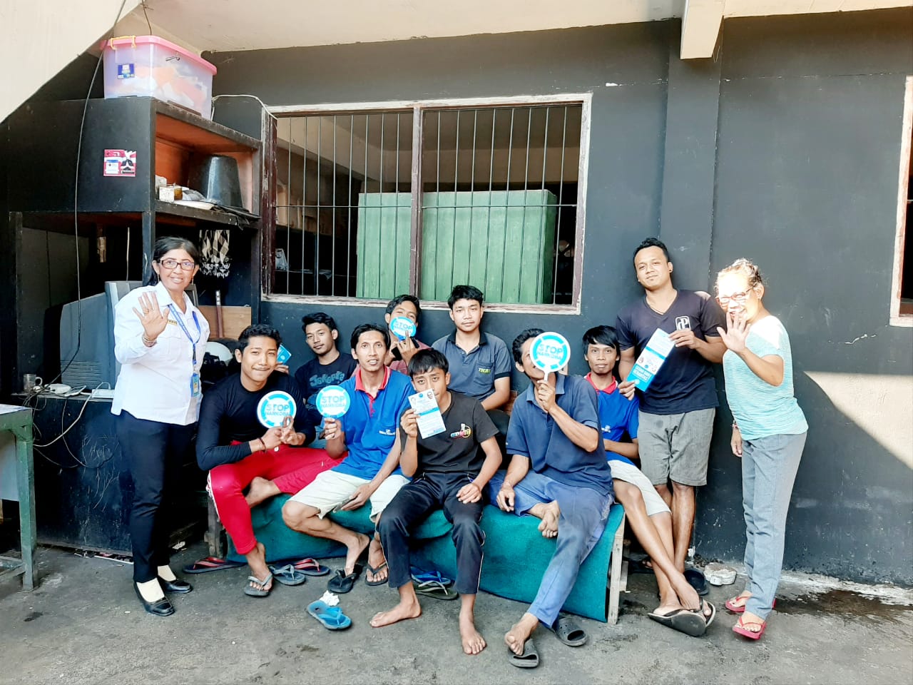 Sosialisasi penguatan P4GN dengan tatap muka langsung dan pembagian brosur Sosialisasi penguatan P4GN dengan tatap muka langsung dan pembagian brosur