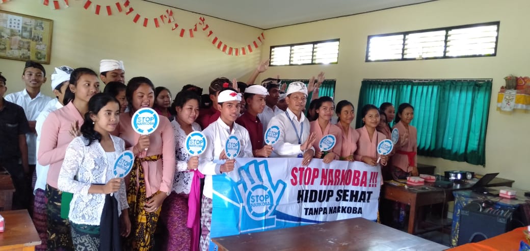 Sosialisasi penguatan P4GN terhadap osis dan siswa-siswi Kelas IPB 1-3 guna mewujudkan Generasi Milenial Tanpa Narkoba Menuju Indonesia Emas Sosialisasi penguatan P4GN terhadap osis dan siswa-siswi Kelas IPB 1-3 guna mewujudkan Generasi Milenial Tanpa Narkoba Menuju Indonesia Emas