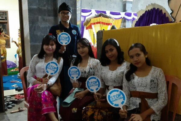 Staf Brantas BNNK Karangasem (I Putu Bayu Saputra Adi Natha, SH ) melaksanakan giat sosialisasi pada masyarakat yang akan ngayah persiapan Usaba Manggung agar bebas dari peredaran gelap narkoba