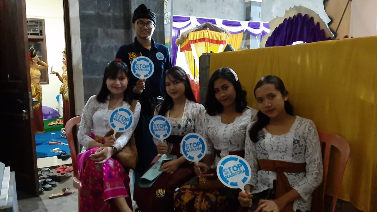 Staf Brantas BNNK Karangasem (I Putu Bayu Saputra Adi Natha, SH ) melaksanakan giat sosialisasi pada masyarakat yang akan ngayah persiapan Usaba Manggung agar bebas dari peredaran gelap narkoba
