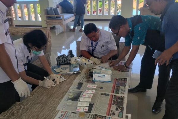 PEMBERDAYAAN MASYARAKAT ANTI NARKOBA MELALUI TEST URINE di TAMAN SURGAWI