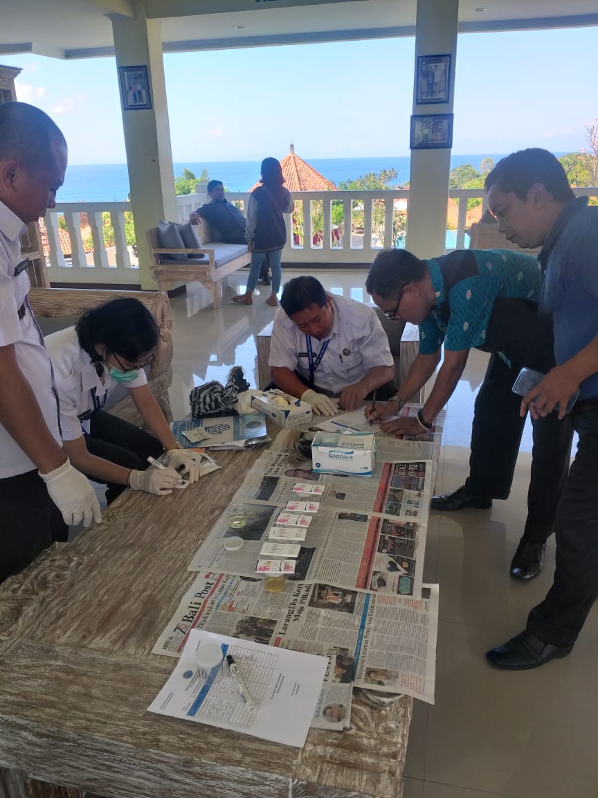 PEMBERDAYAAN MASYARAKAT ANTI NARKOBA MELALUI TEST URINE di TAMAN SURGAWI