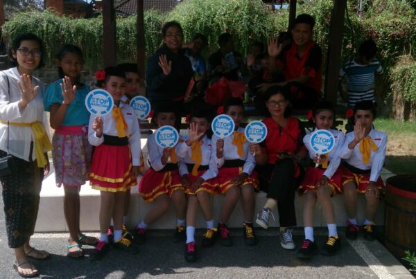 Sosialisasi Bahaya Narkoba Melalui Tatap Muka Langsung di Taman Kota dengan Guru dan Siswa SDN 7 Karangasem