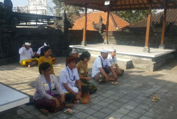 Persembahyangan Bersama Rahina Purnama Sasih Karo ring Pura Padmasana