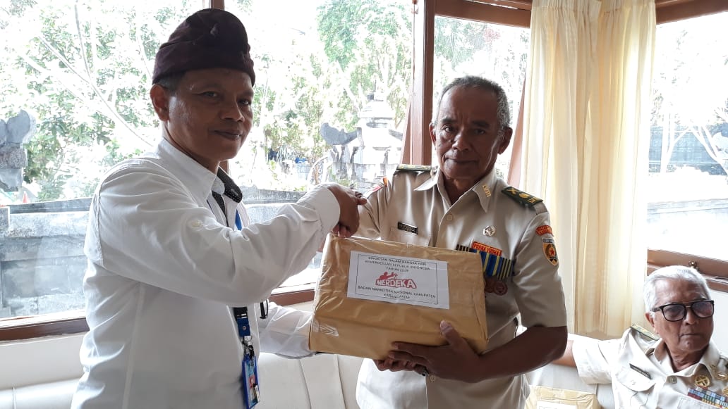 Ungkapan perhatian dan terimaksih BNNK Karangasem kepada para veteran pembela kemerdekaan Kabupaten Karangasem dengan bersilaturahmi dan berbagi tali kasih Ungkapan perhatian dan terimaksih BNNK Karangasem kepada para veteran pembela kemerdekaan Kabupaten Karangasem dengan bersilaturahmi dan berbagi tali kasih