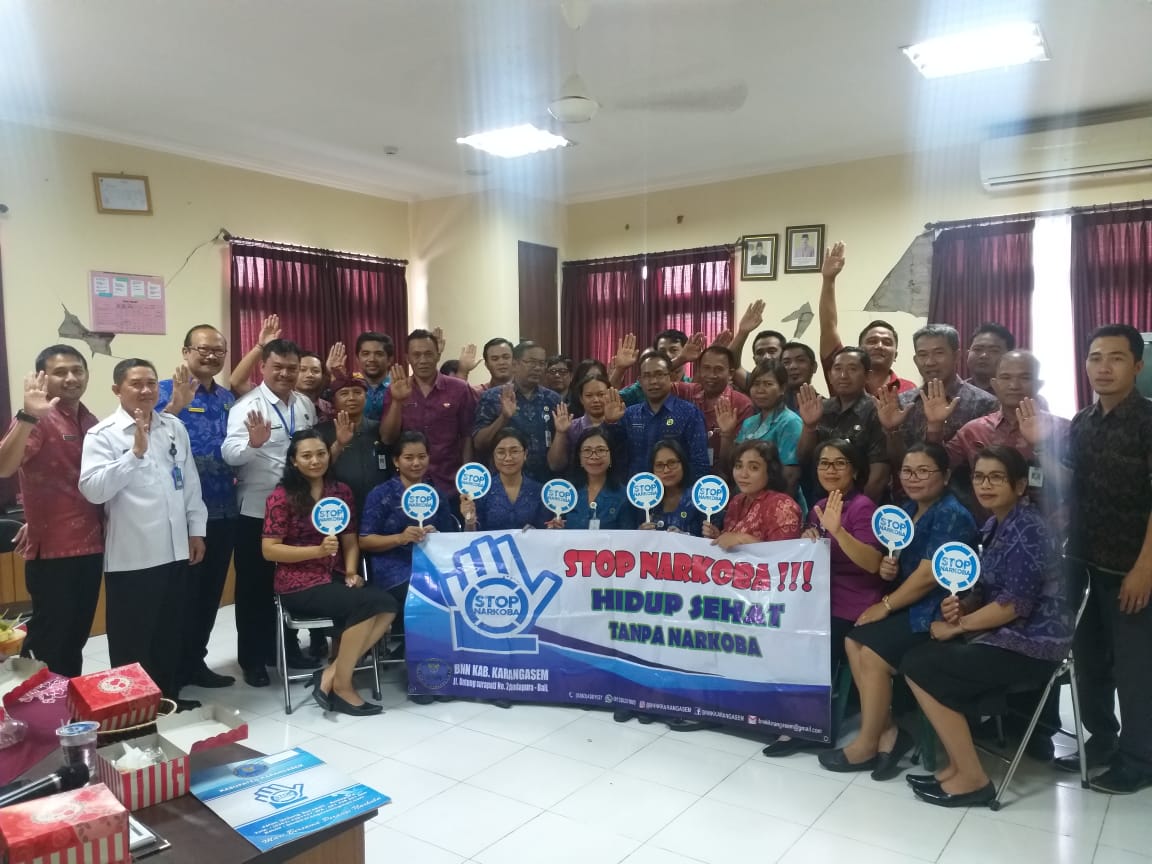 Deseminasi Informasi P4GN melalui media konvensional tatap muka langsung dengan memaparkan INPRES 6 TH 2018 Pada Staf Dinas Kebudayaan baik Asn dan Tenaga Kontrak untuk mewujudkan Karangasem bebas dari peredaran Gelap Narkoba