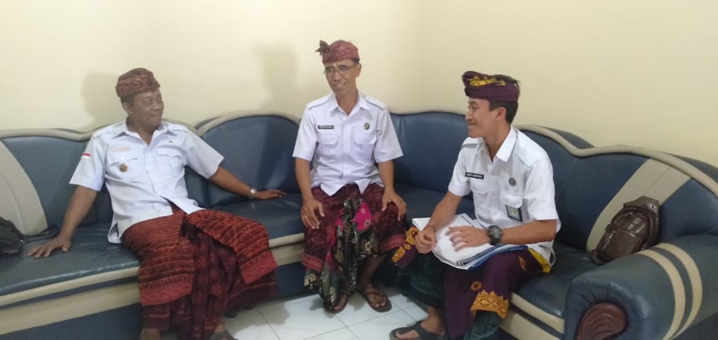 Sosialisasi bahaya narkoba melalui pemasangan spanduk