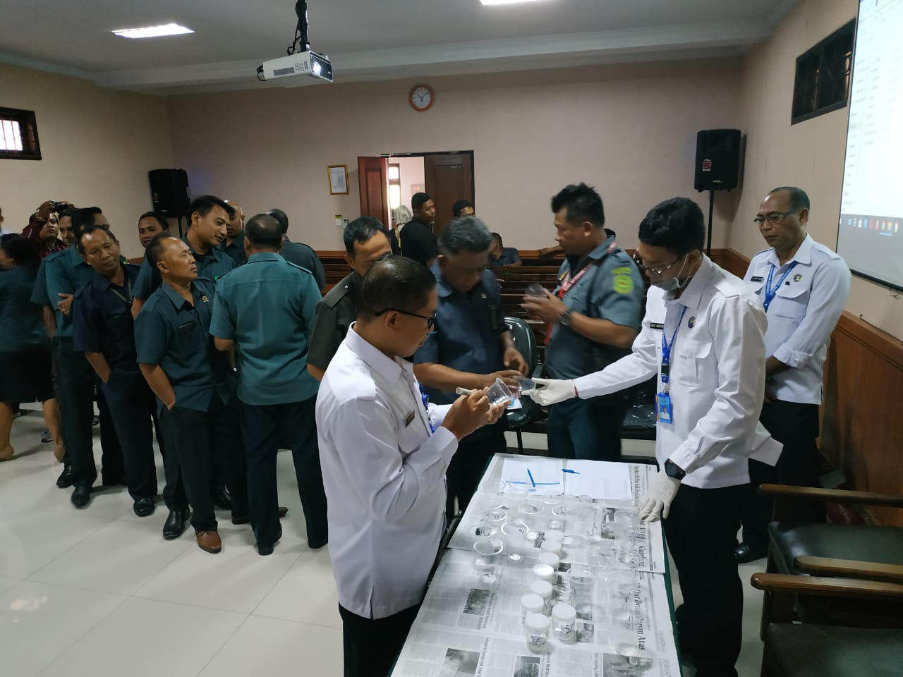 Pelaksanaan Rapid Test dalam Giat Pemberdayaan Masyarakat pada Instansi Pemerintah di Pengadilan Negeri Karangasem Pelaksanaan Rapid Test dalam Giat Pemberdayaan Masyarakat pada Instansi Pemerintah di Pengadilan Negeri Karangasem
