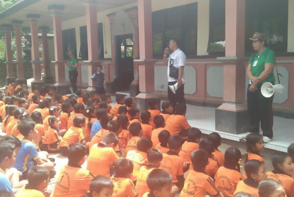 SOSIALISASI BAHAYA NARKOBA di SD N 1 Pesedahan SOSIALISASI BAHAYA NARKOBA di SD N 1 Pesedahan