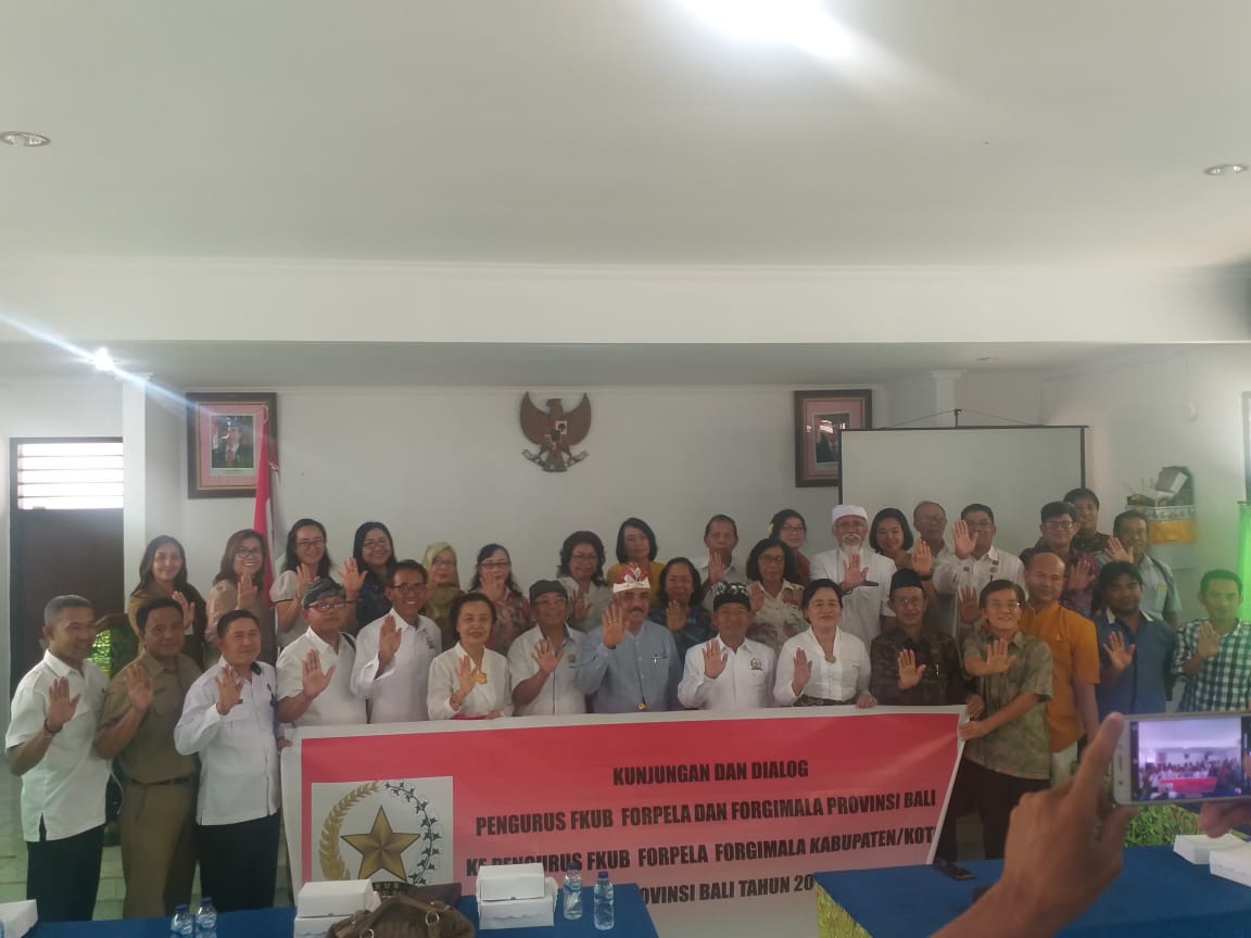 Sosialisasi kebijakan Negara terkait upaya menjaga kerukunan umat beragama menghadapi amcaman Radikalisme,Terorisme, dan benrbagai penyakit HIV/AIDS dan NARKOBA sebagainnahan kajian dan usulan kongres 6 FKUB Manado 2020 Sosialisasi kebijakan Negara terkait upaya menjaga kerukunan umat beragama menghadapi amcaman Radikalisme,Terorisme, dan benrbagai penyakit HIV/AIDS dan NARKOBA sebagainnahan kajian dan usulan kongres 6 FKUB Manado 2020