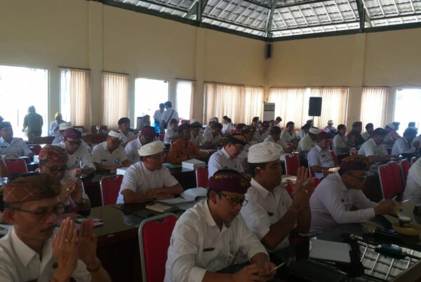 RAPAT RUTIN PEMKAB KARANGASEM RAPAT RUTIN PEMKAB KARANGASEM