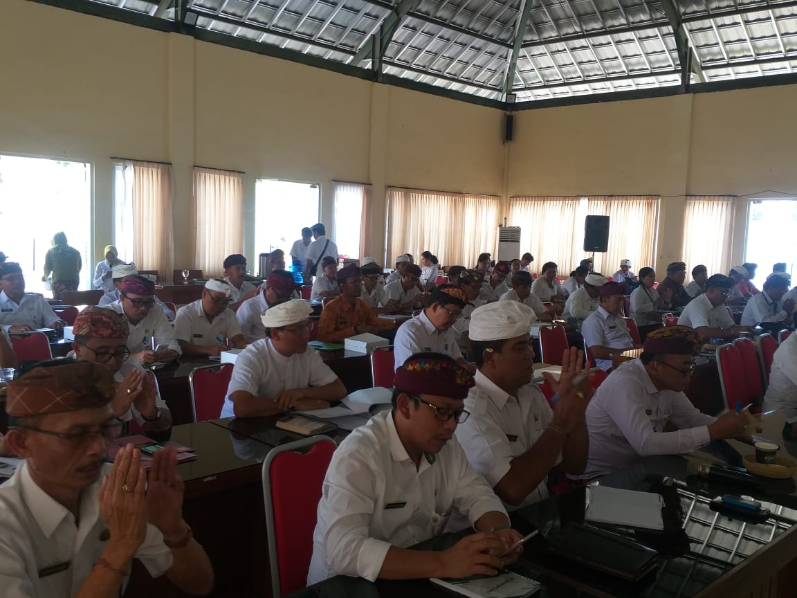 RAPAT RUTIN PEMKAB KARANGASEM RAPAT RUTIN PEMKAB KARANGASEM