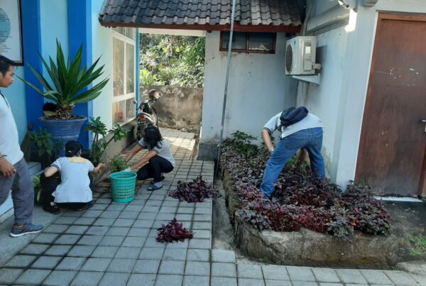 BNNK Karangasem melakukan giat gotong royong bersama