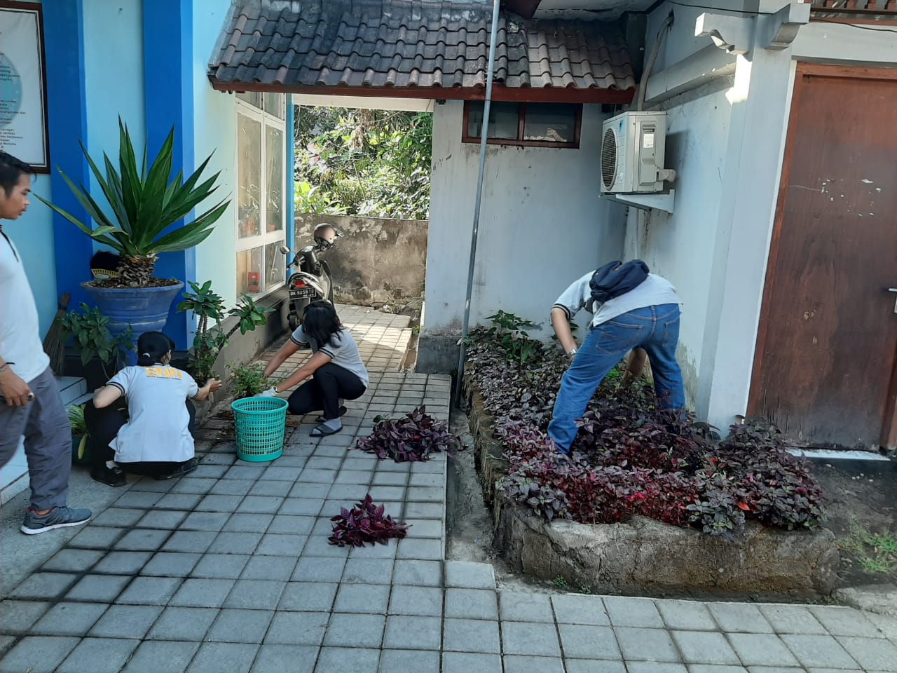 BNNK Karangasem melakukan giat gotong royong bersama