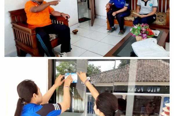Desiminasi Informasi melalui pemasangan stiker Desiminasi Informasi melalui pemasangan stiker