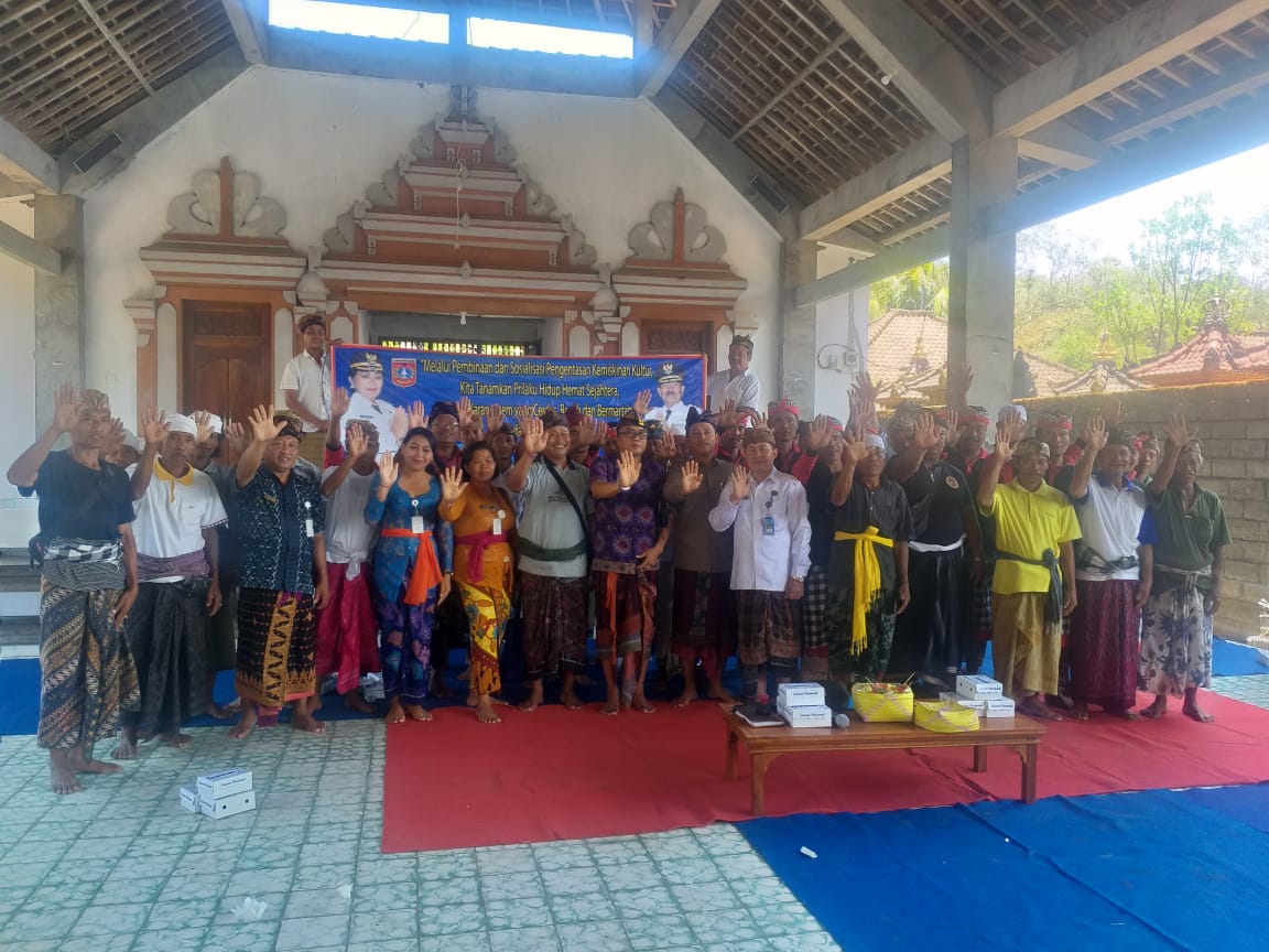 Sinergitas PEMDA Bagian Kesra dengan BNNK Karangasem melaksanakan Giat Sosialisasi Pembinaan Kemiskinan Kultur di Kecamatan Abang Kab.Karangasem Sinergitas PEMDA Bagian Kesra dengan BNNK Karangasem melaksanakan Giat Sosialisasi Pembinaan Kemiskinan Kultur di Kecamatan Abang Kab.Karangasem