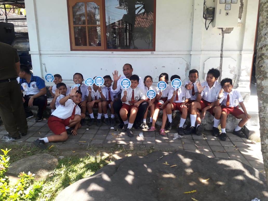 Diseminasi Informasi P4GN terhadap Siswa- Siswi SD yang sedang berada di Kantor KORWIL Kab. Karangasem untuk mewujudkan peserta yang bersih, sehat berwawasan anti narkoba Diseminasi Informasi P4GN terhadap Siswa- Siswi SD yang sedang berada di Kantor KORWIL Kab. Karangasem untuk mewujudkan peserta yang bersih, sehat berwawasan anti narkoba