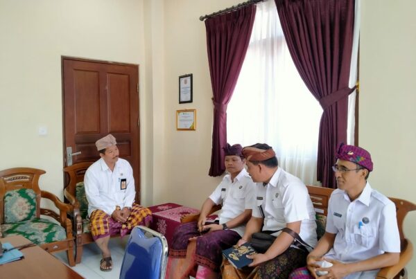 Koordinasi terkait Perizinan Operasional Klinik Pratama BNNK Karangasem di Ruang Kepala Dinas Perizinan Koordinasi terkait Perizinan Operasional Klinik Pratama BNNK Karangasem di Ruang Kepala Dinas Perizinan