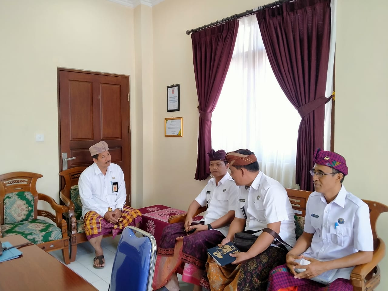 Koordinasi terkait Perizinan Operasional Klinik Pratama BNNK Karangasem di Ruang Kepala Dinas Perizinan Koordinasi terkait Perizinan Operasional Klinik Pratama BNNK Karangasem di Ruang Kepala Dinas Perizinan