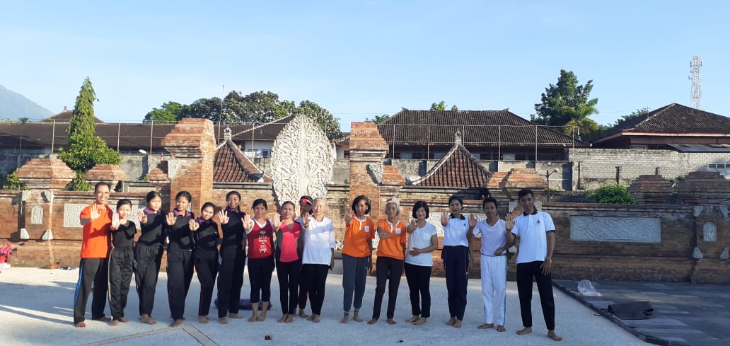 Diseminasi Informasi P4GN terhadap Peserta Komunitas Yoga Karangasem guna mewujudkan masyarakat yang bersih, sehat berwawasan anti narkoba Diseminasi Informasi P4GN terhadap Peserta Komunitas Yoga Karangasem guna mewujudkan masyarakat yang bersih, sehat berwawasan anti narkoba
