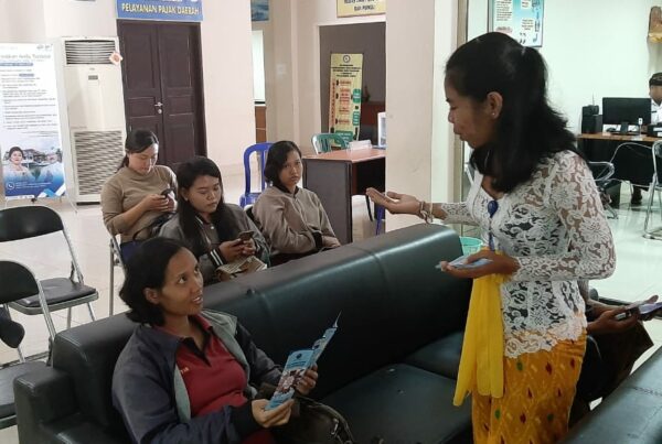 Diseminasi Informasi P4GN melalui Penyebaran Brosur