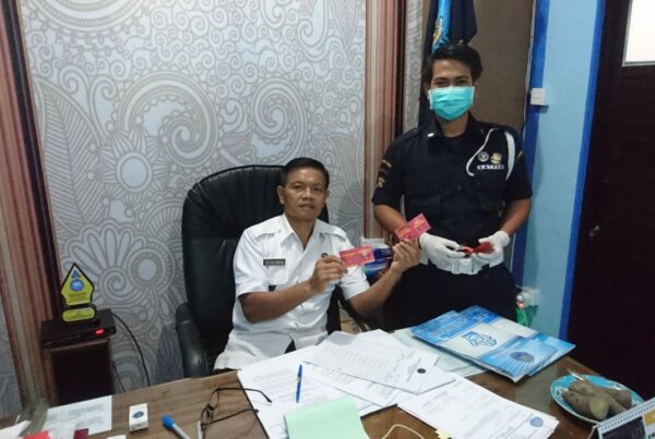 Pembagian Vitamin Kepada Personil BNNK Karangasem