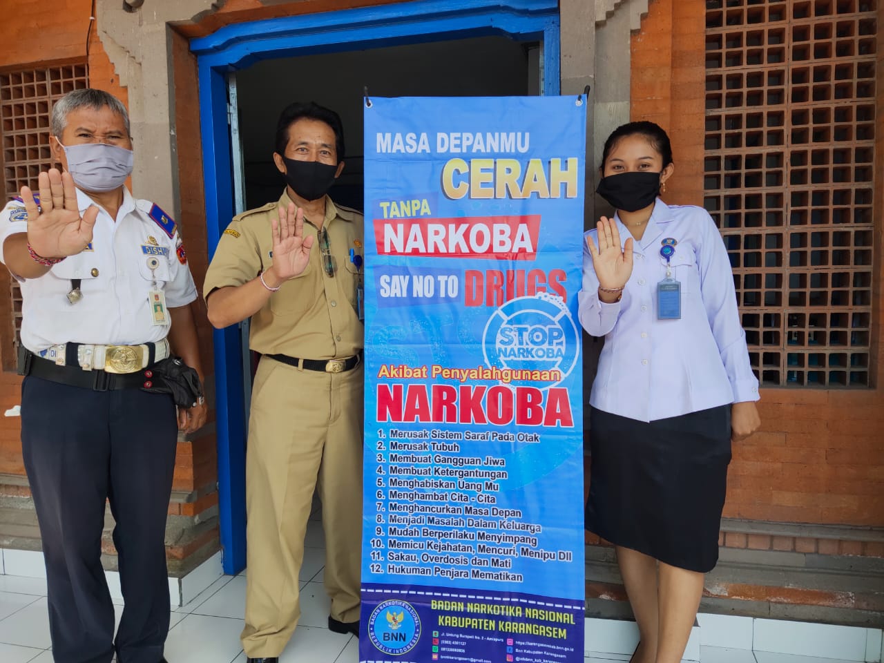 Sosialisasi bahaya narkoba melalui Penyerahan X-Banner di Dinas Perhubungan Kab. Karangasem Sosialisasi bahaya narkoba melalui Penyerahan X-Banner di Dinas Perhubungan Kab. Karangasem