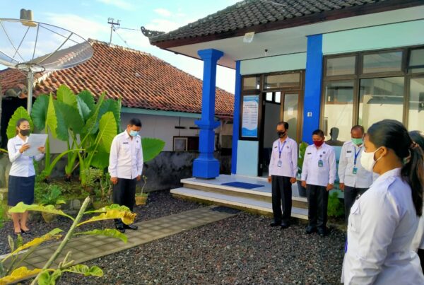 Langkah Pencegahan Penyebaran Virus Covid-19 melalui Penyemprotan Desinfektan di Lingkungan BNNK Karangasem Langkah Pencegahan Penyebaran Virus Covid-19 melalui Penyemprotan Desinfektan di Lingkungan BNNK Karangasem