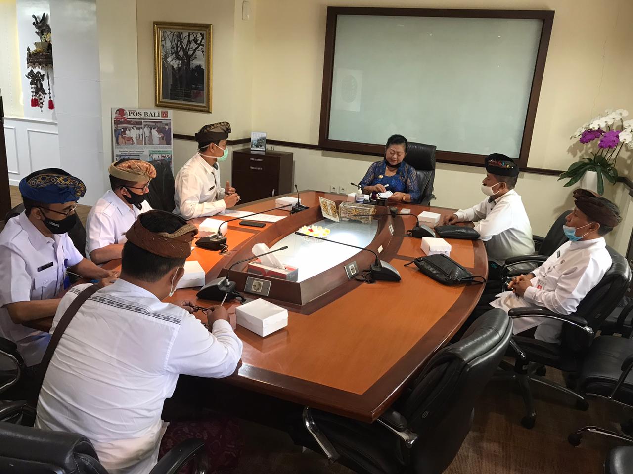 Audiensi dengan Bupati Karangasem terkait Pelaksanaan Sosialisasi P4GN dengan Perbekel se-Kabupaten Karangasem Audiensi dengan Bupati Karangasem terkait Pelaksanaan Sosialisasi P4GN dengan Perbekel se-Kabupaten Karangasem