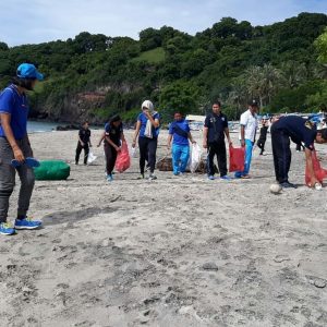 Kegiatan Yoga Bersama dan Bersih Pantai Kegiatan Yoga Bersama dan Bersih Pantai