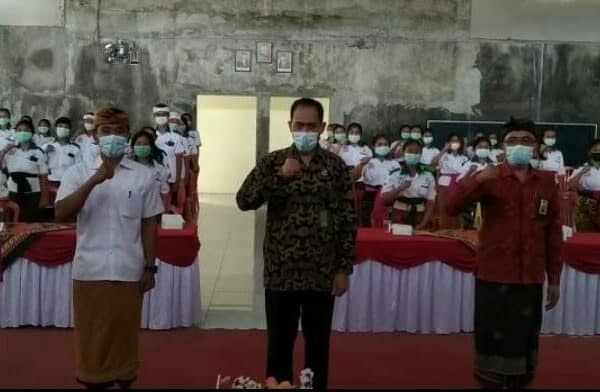 Sosialisasi Pencegahan dan Penanggulangan Bahaya Narkoba di Aula Pasraman Astika Dharma, Kec. Rendang Sosialisasi Pencegahan dan Penanggulangan Bahaya Narkoba di Aula Pasraman Astika Dharma, Kec. Rendang