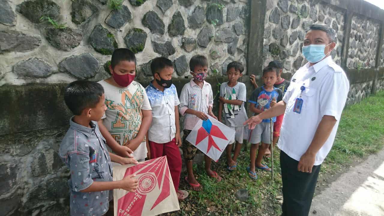 Sosialisasi Bahaya Narkoba di Area Jalan Veteran Karangasem Sosialisasi Bahaya Narkoba di Area Jalan Veteran Karangasem