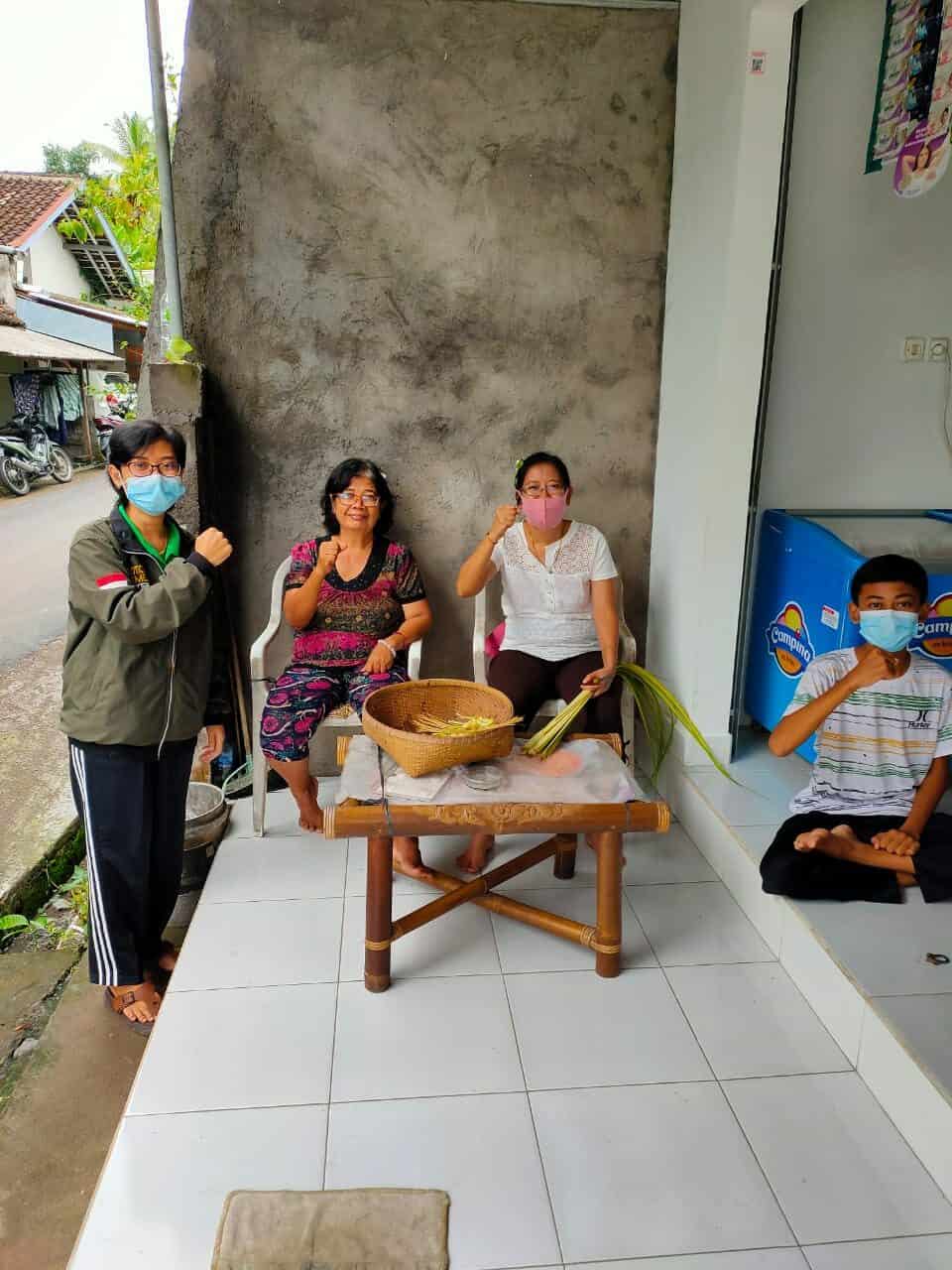 Sosialisasi Dalam rangka antisipasi Penyalahgunaan Narkoba Penyuluh Narkoba BNNK Karangasem (Putu Yudiastini, SKM) menyampaikan himbauan kepada sekelompok ibu rumah tangga. Dalam kegiatan tersebut disampaikan untuk selalu tanggap akan bahaya penyalahgunaan narkoba di lingkungan sekitarnya, menyatakan perang terhadap narkoba “war on drugs” serta agar selalu waspada karena bahaya narkoba tidak memandang status targetnya. Himbauan pada masa new normal agar tetap mentaati protokol kesehatan serta menyampaikan selogan BNN yaitu #hidup100persen Sadar, Sehat, Produktif dan Bahagia Tanpa Narkoba. Dengan adanya sosialisasi ini diharapkan semua masyarakat berperan dalam upaya Pencegahan dan Pemberantasan Penyalahgunaan dan Peredaran Gelap Narkoba.